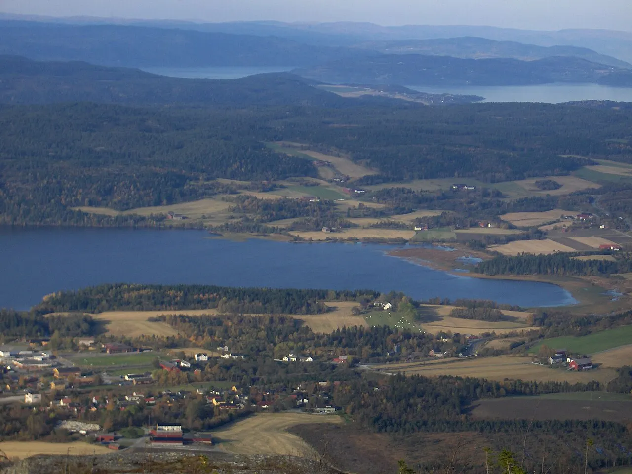 Deler av no:Åsen sentrum sett fra Stokkvola.