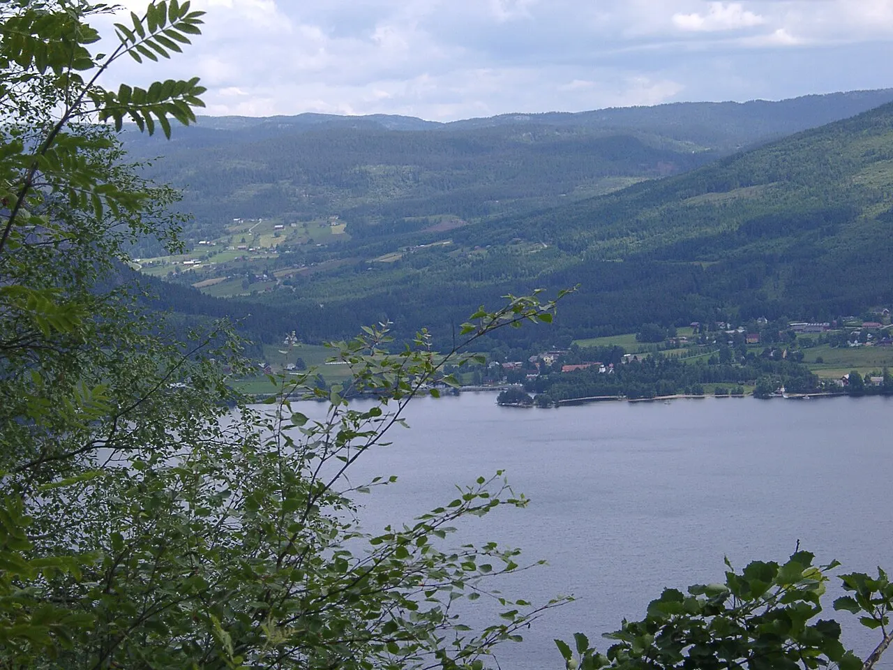 Bygda Bygland i Aust-Agder. Jordalsbø i bakgrunnen.