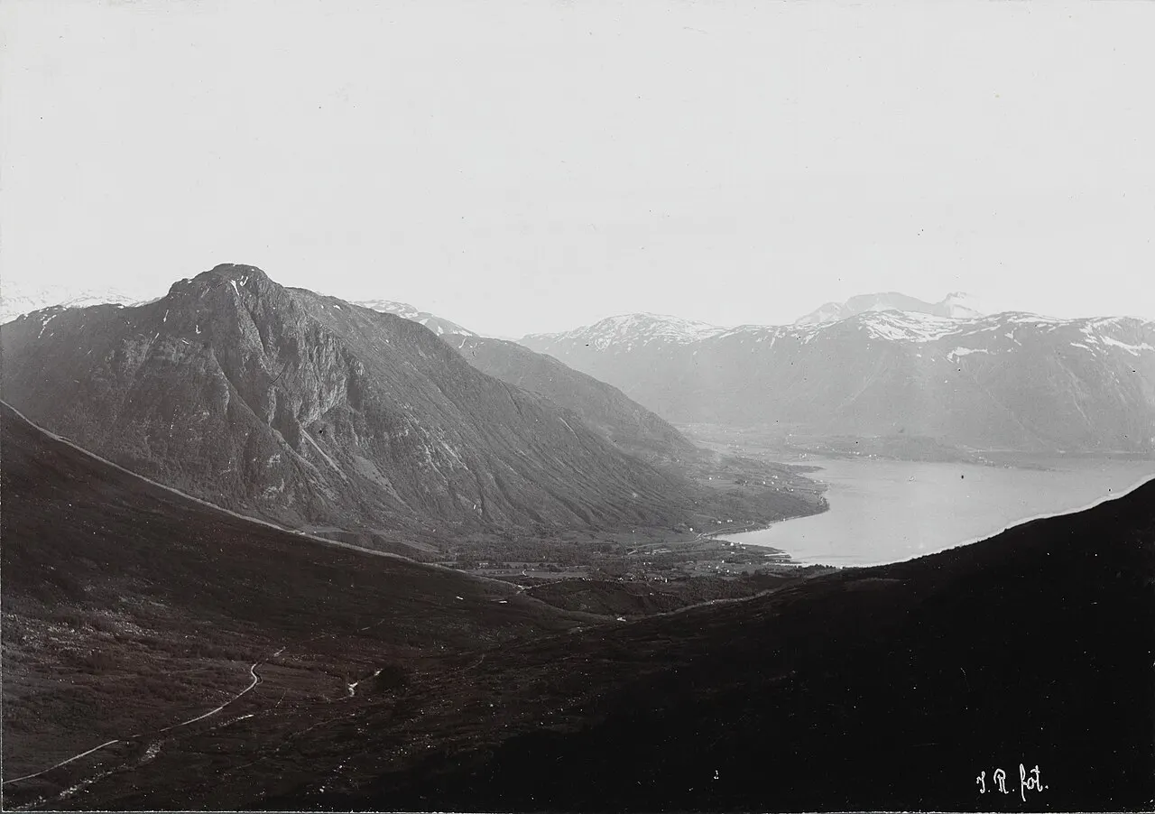 Bildet er hentet fra Nasjonalbibliotekets bildesamling Dimmelsvik, Kvinnherad, Hordaland