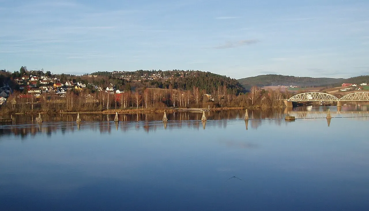 Fetsund er et tettsted og administrasjonssenter i Fet kommune i Akershus