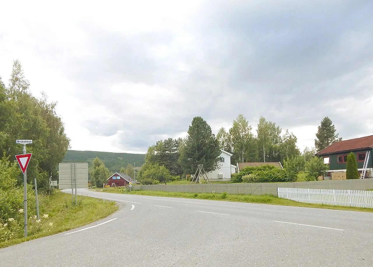 Krysset mellom Vestringsvegen (primær fylkesvei 255) og Brubakken (fylkesvei 2442) på Forset