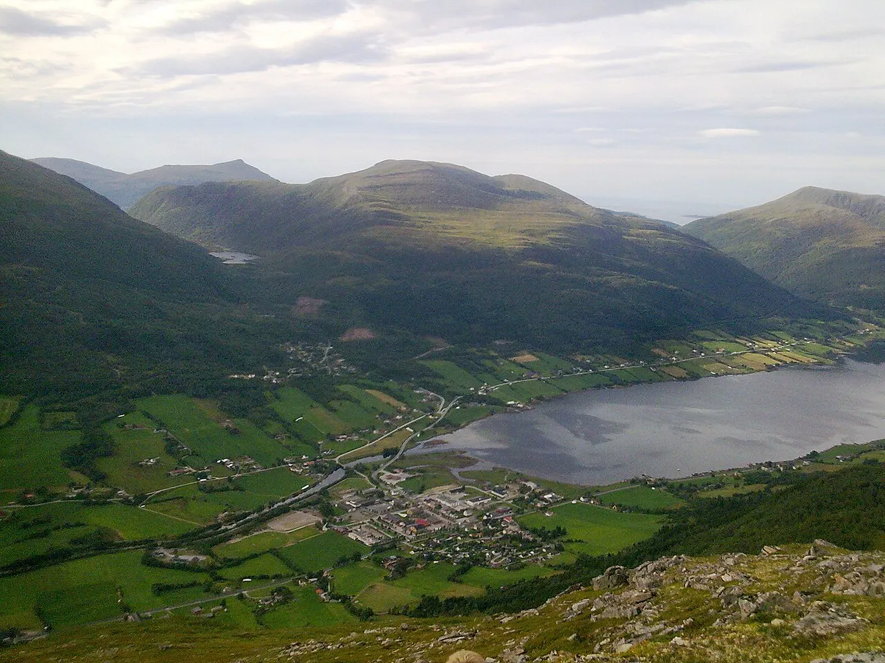 Gjemnes and the no:Batnfjorden with no:Batnfjordsøra