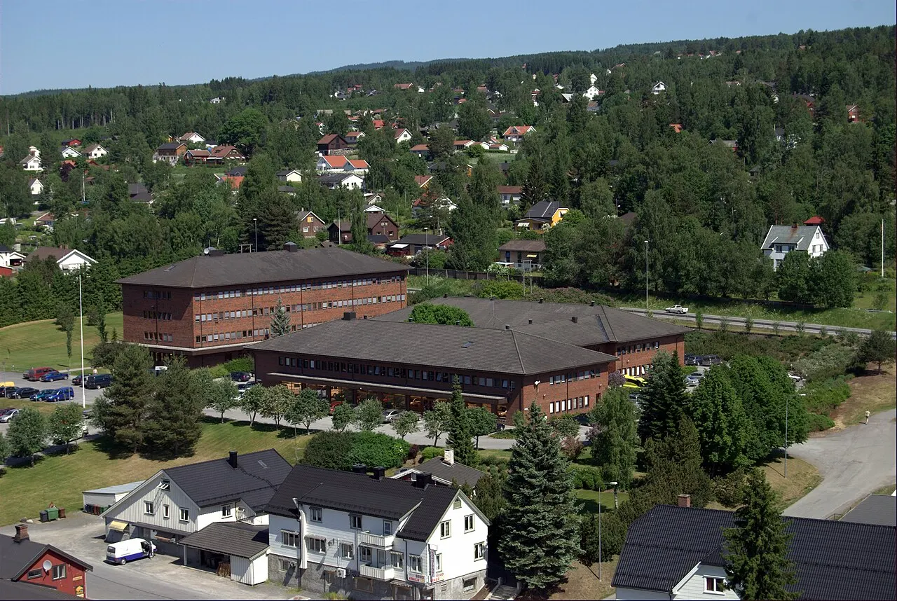 Gran rådhus, Gran, Oppland. Takk til folkene ved Hadeland Kornsilo og Mølle som lot meg ta bilder fra siloen deres.