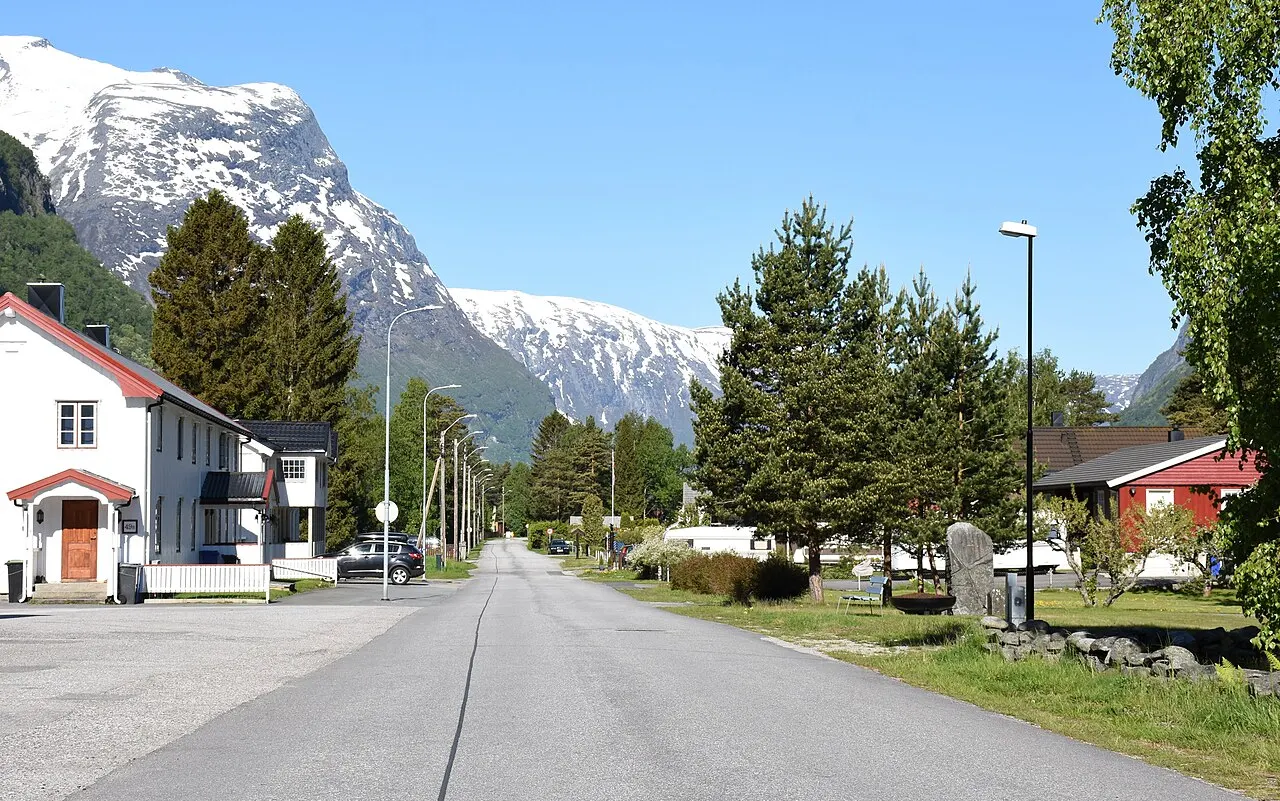 Grøavegen gjennom Grøa