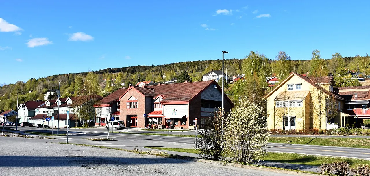 Primær fylkesvei 34 gjennom Hov i Land