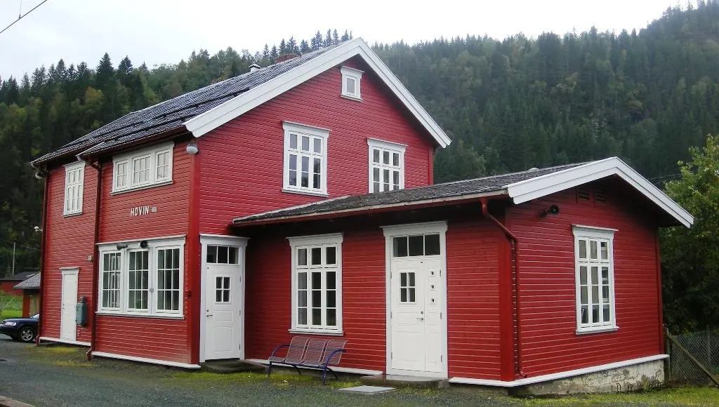 Hovin stasjon på Dovrebanen (og Rørosbanen)