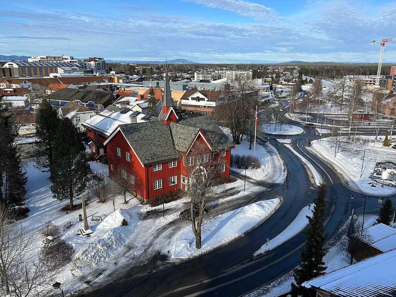 Herredshuset ved Gotaasalleen på Jessheim i Ullensaker kommune. Bildet viser sentrale deler av byen sett i fugleperspektiv, med…