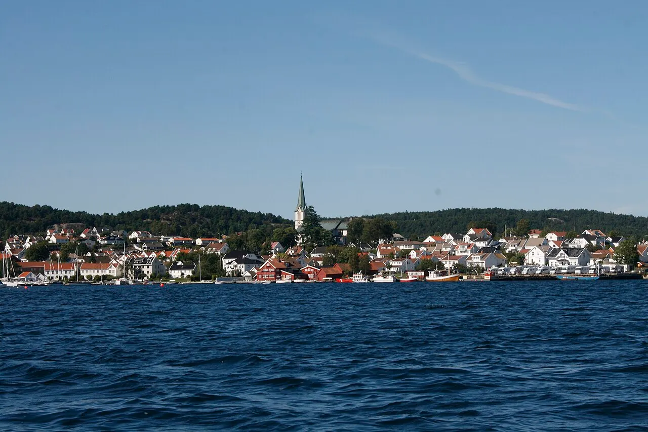 Lillesand sett fra sjøen 2012