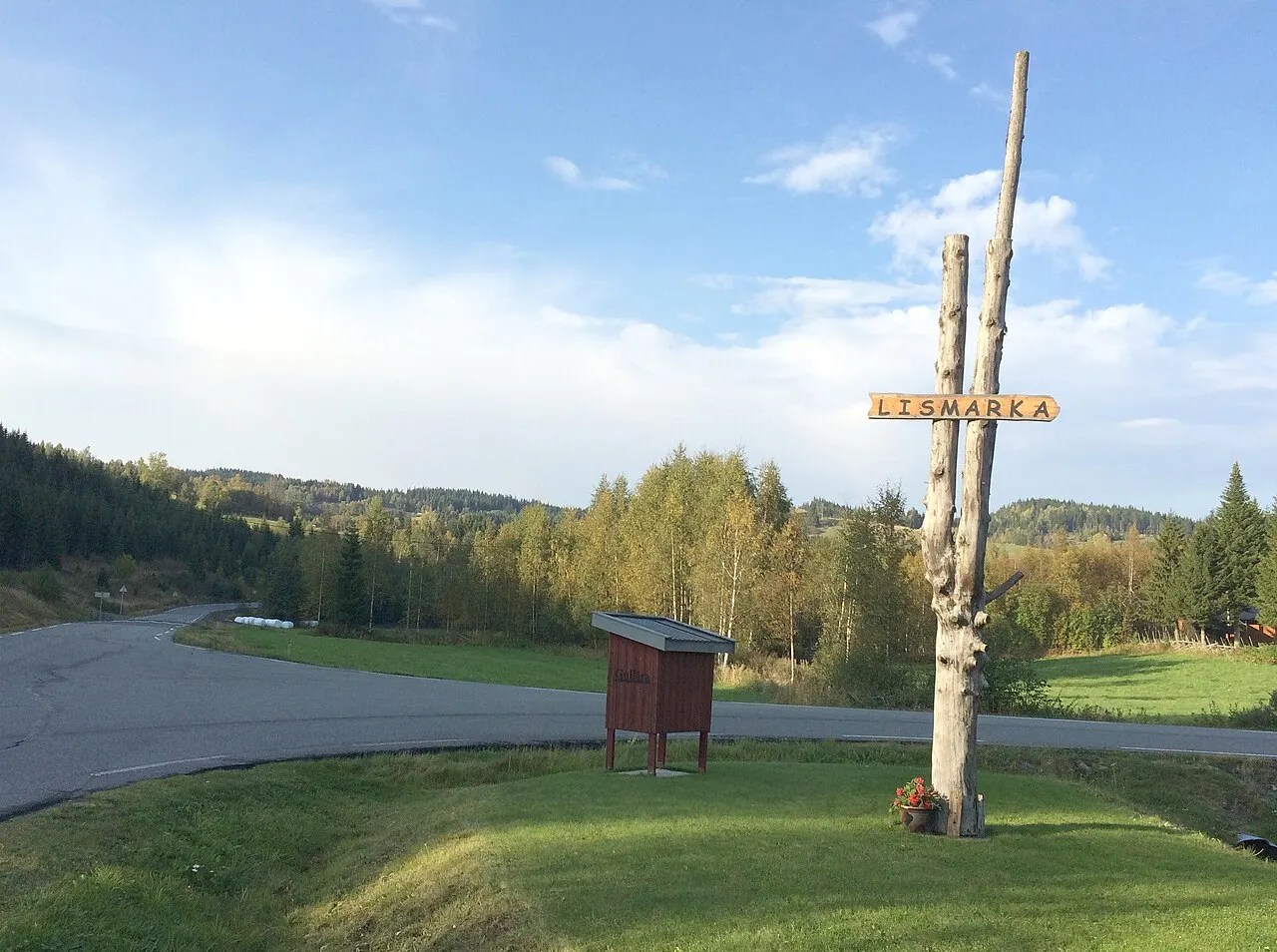 Lismarka i Ringsaker, der fylkesvei 320 møter fylkesvei 2