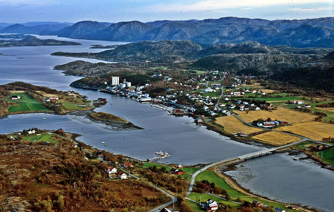Lysøysund i Bjugn kommune i år 2000
