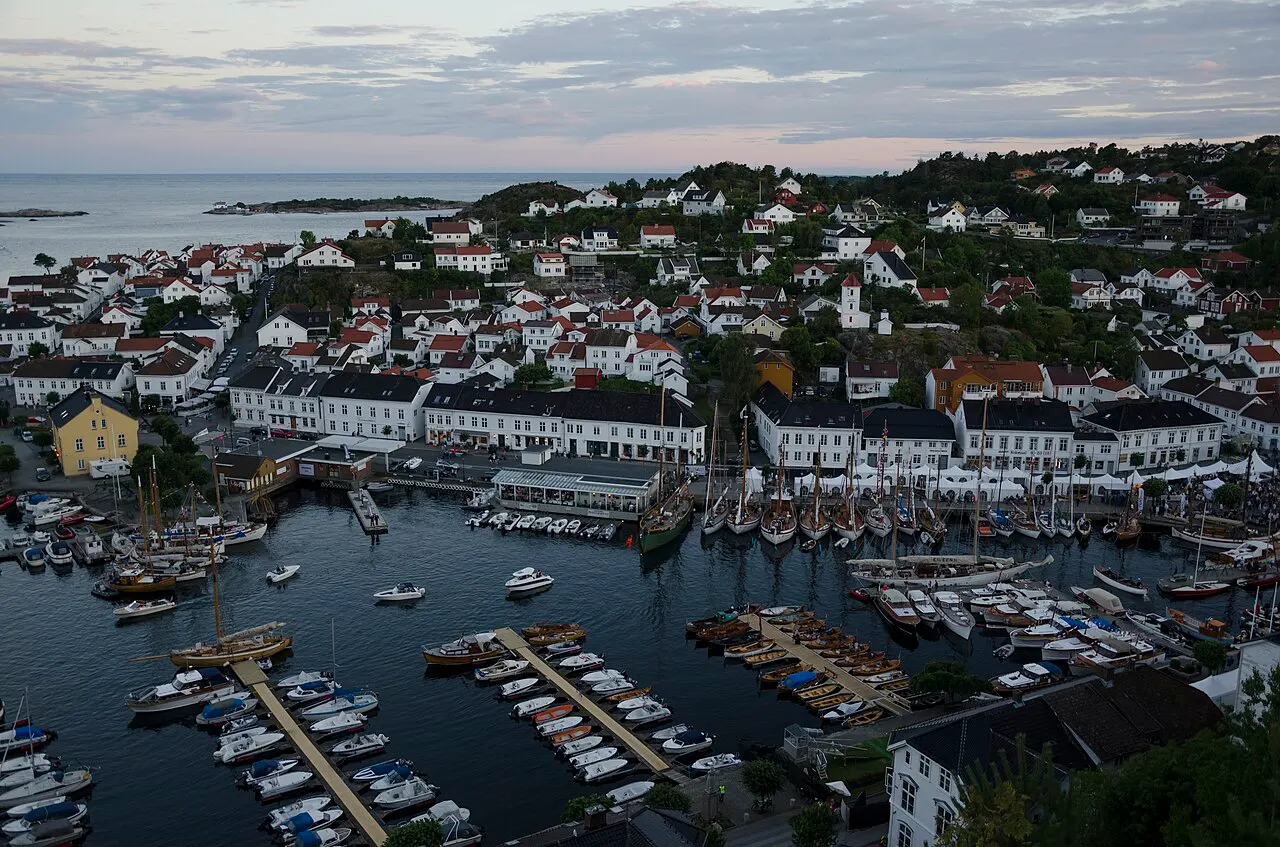 Risør sett fra Krantoppen i august 2017.