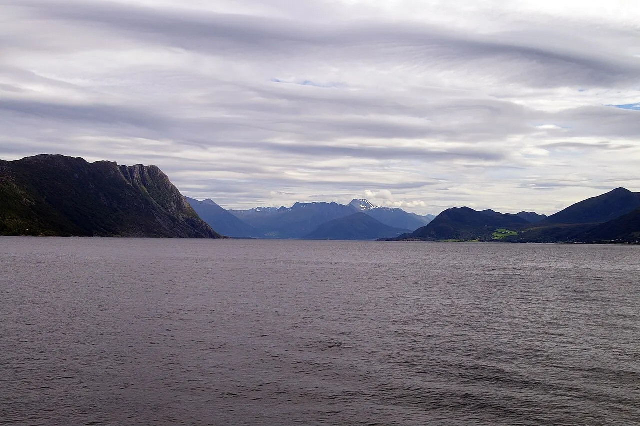 Rovdefjorden på Sunnmøre.
