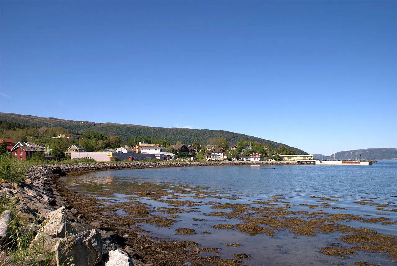 Lensvika i Agdenes i Sør-Trøndelag sett fra sjøsiden.