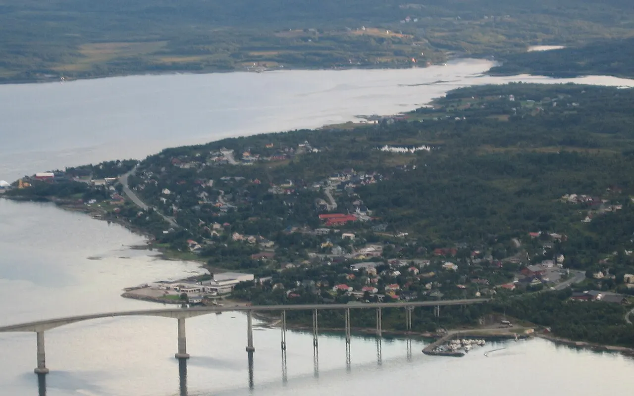 Utsikt over Silsand med Gisundbroa