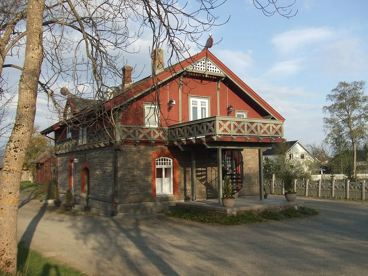 Skatval stasjon, jernbanestasjon på Nordlandsbanen (strekning Hell–Sunnan) i Stjørdal kommune, Nord-Trøndelag.