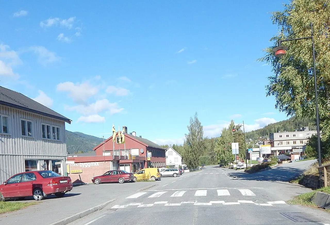Fylkesvei 2554 gjennom Tretten sentrum